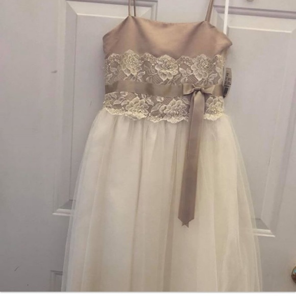 Flower girl dress NWT - Picture 2 of 2